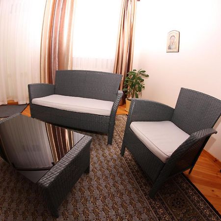Uyut Hotel Tsjernihiv Buitenkant foto