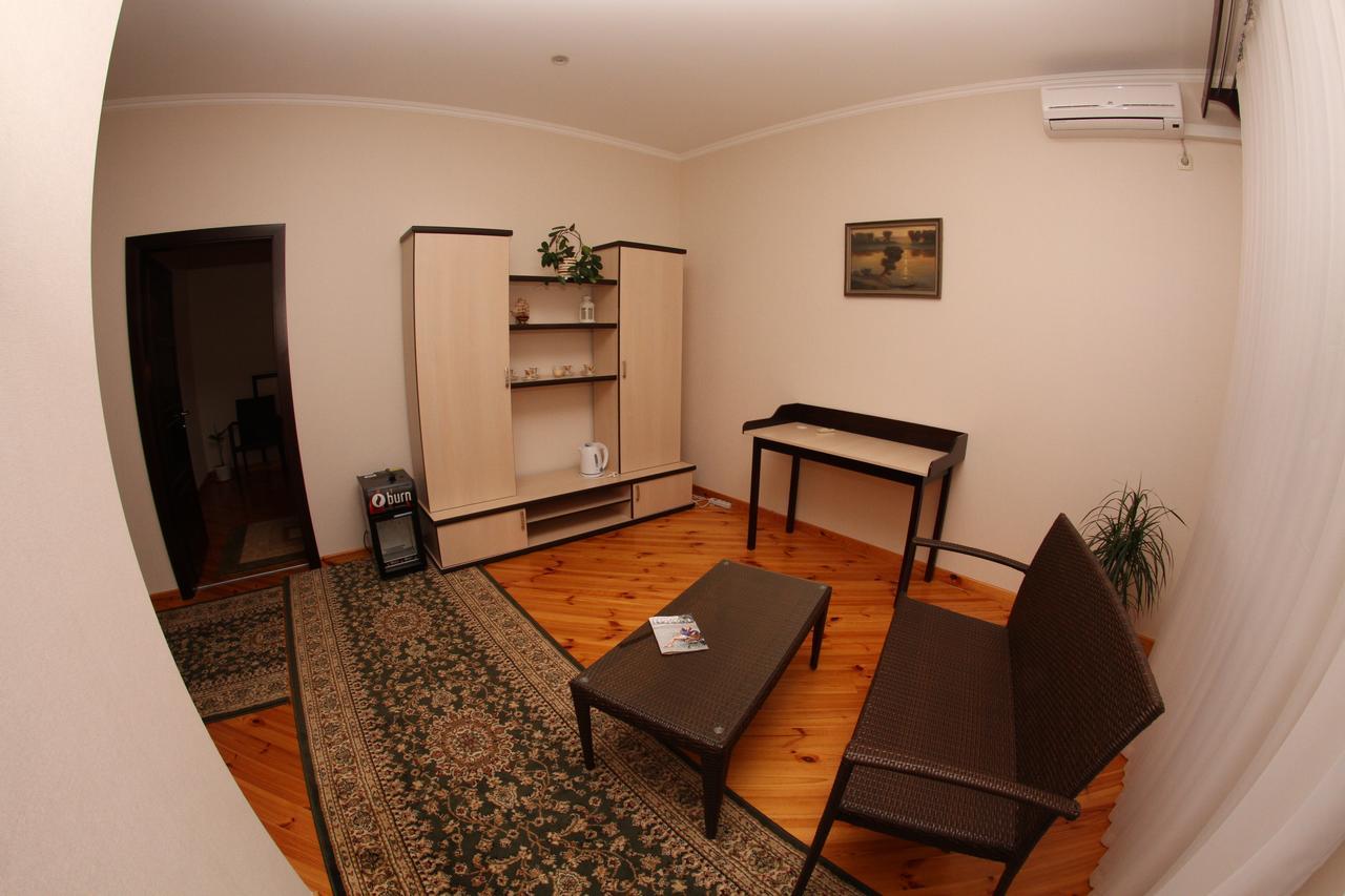 Uyut Hotel Tsjernihiv Buitenkant foto