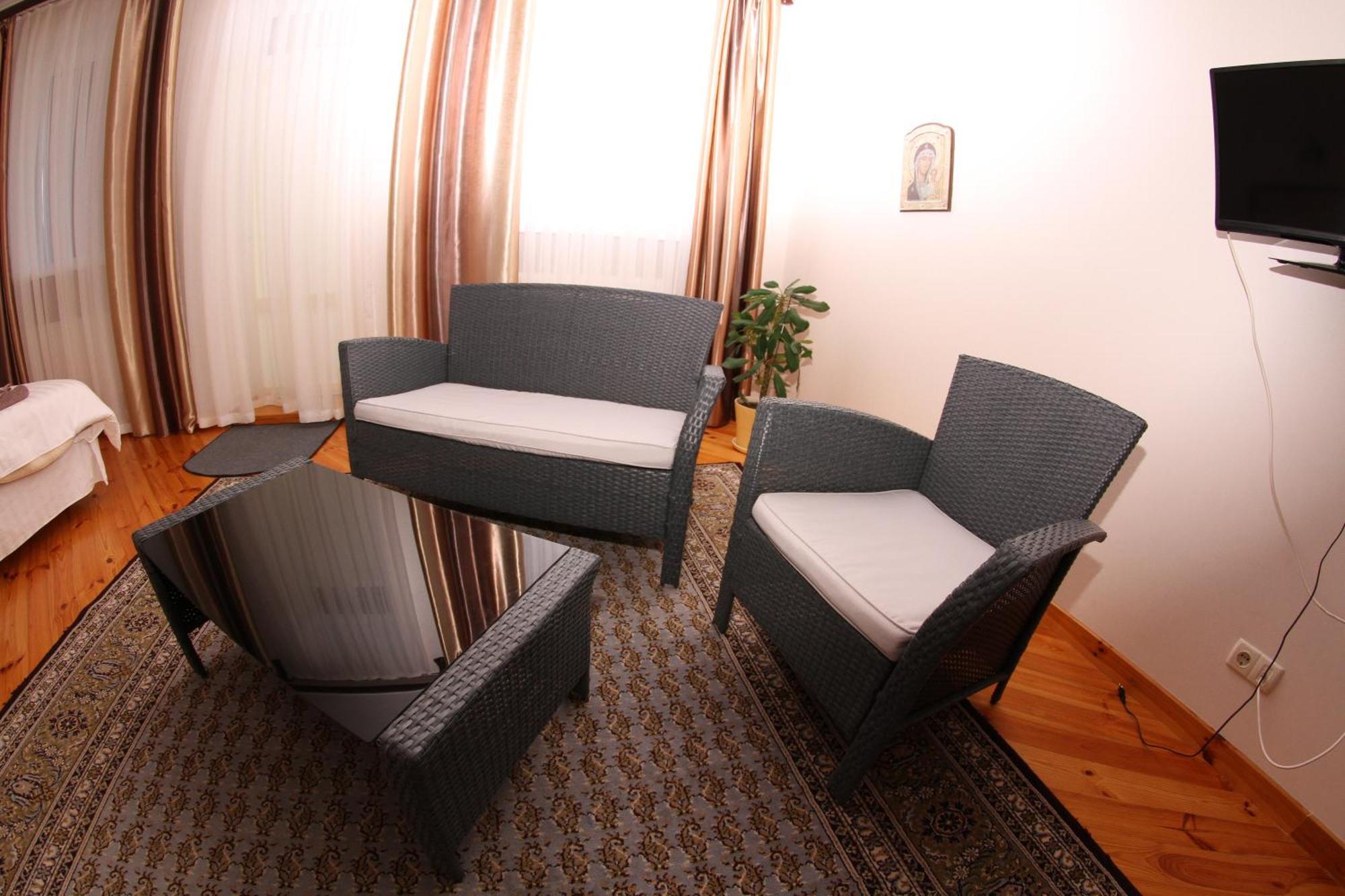 Uyut Hotel Tsjernihiv Buitenkant foto