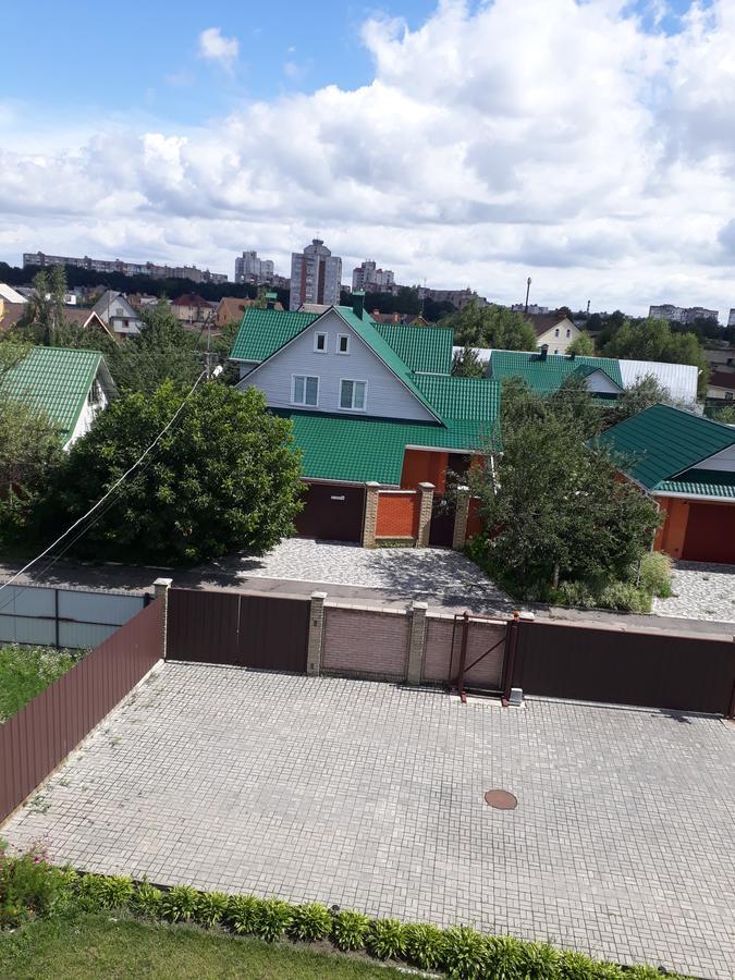Uyut Hotel Tsjernihiv Buitenkant foto